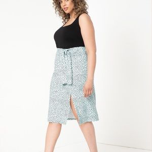 Twist front skirt with slit